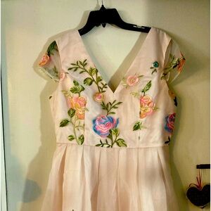 Chi Chi London ~ pink v-neck dress with floral embroidered flowers👗